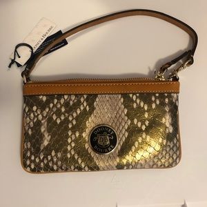 NWT Dooney & Bourke wristlet